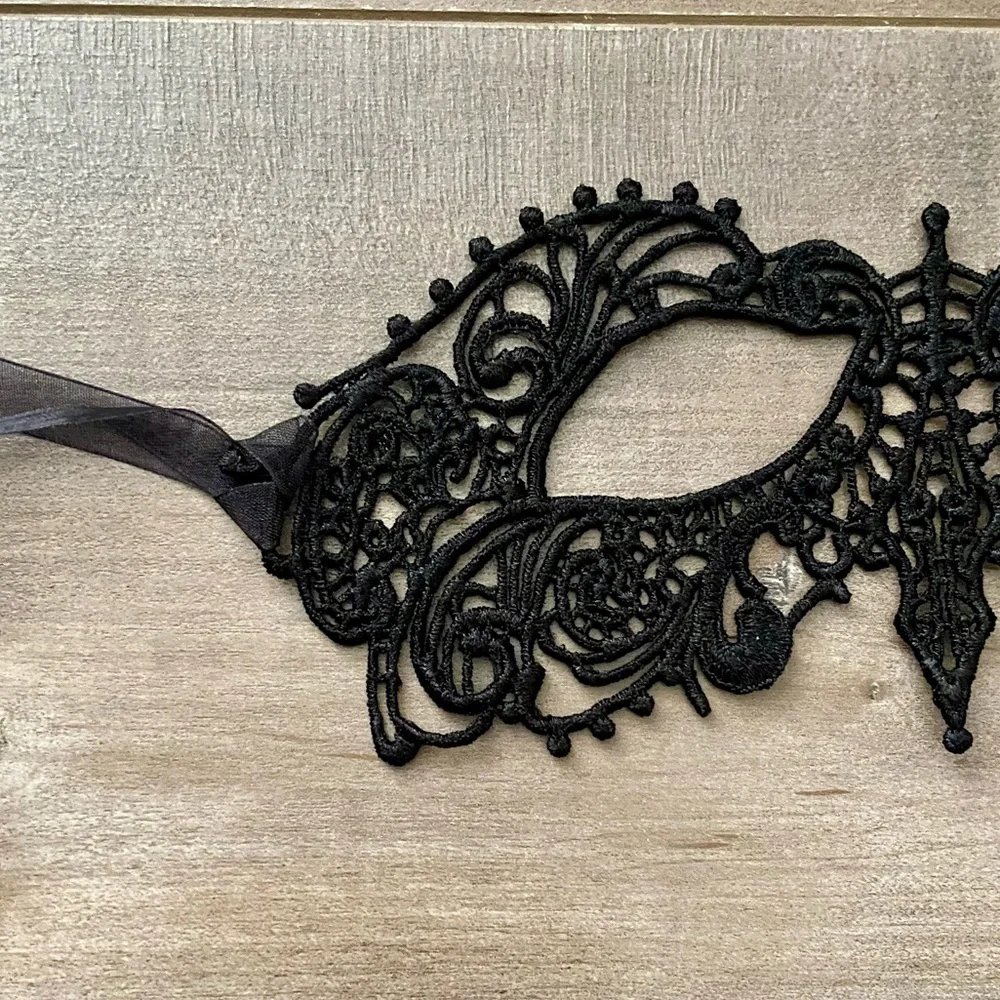 Black Lace Face Mask